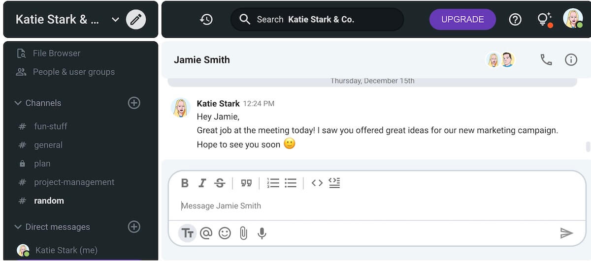 Katie uses Pumble, a team chat app, to praise her colleague professionally 