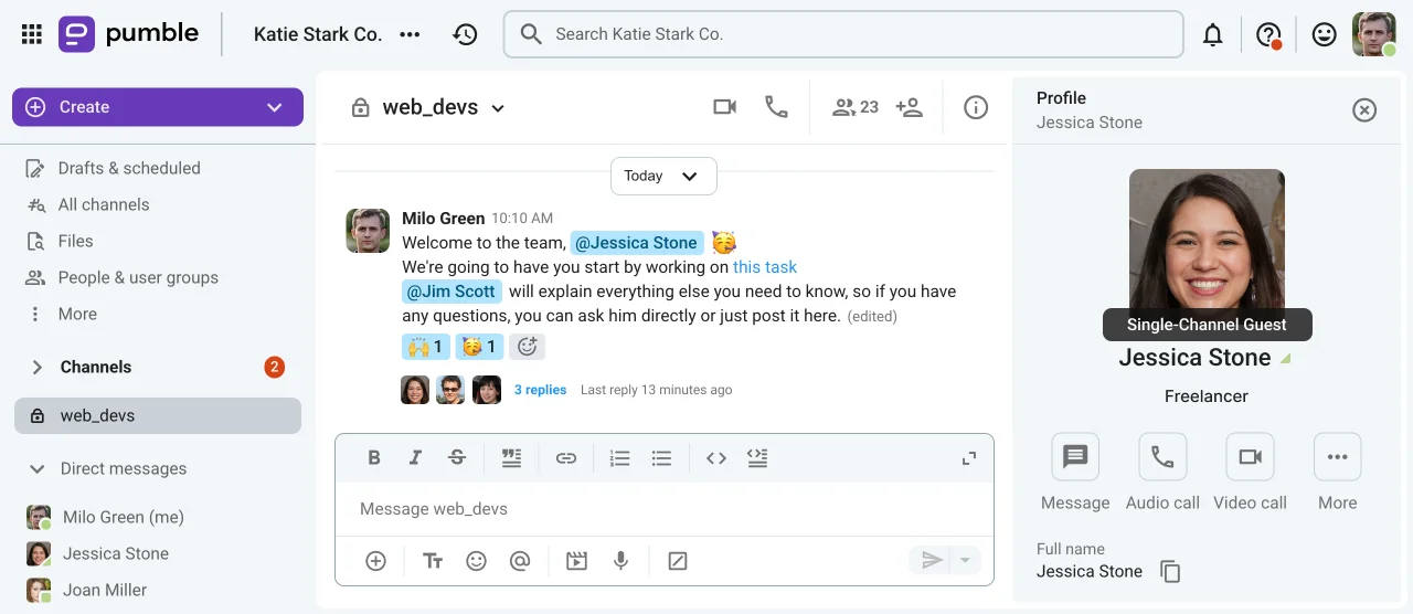 Different online indicators in Pumble, a team communication app