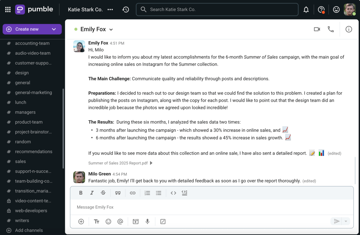 Un mensaje directo que detalla los logros al jefe en Pumble, una aplicación de comunicación en equipo