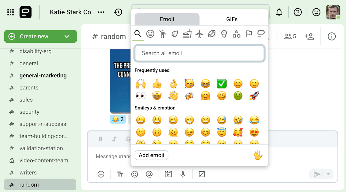 Janela de emoji no aplicativo de comunicação da equipe Pumble