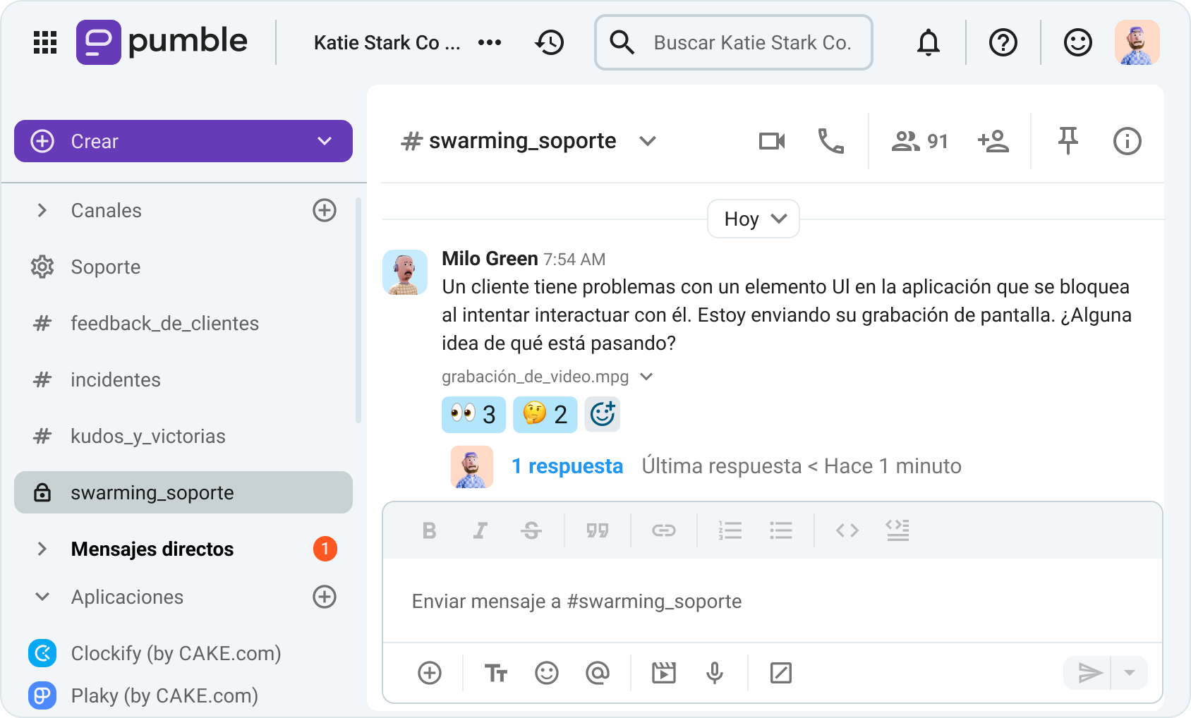 Un agente de soporte comparte un mensaje de vídeo en Pumble, una aplicación de comunicación para equipos