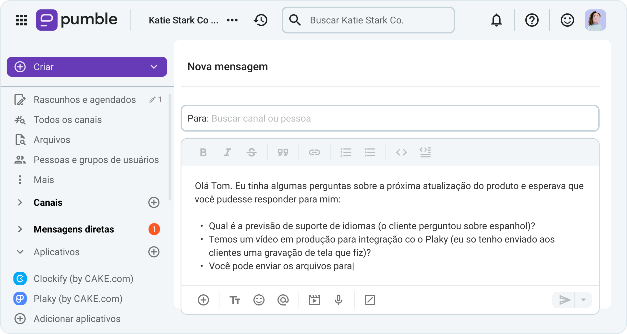 Redigindo uma mensagem no Pumble, um aplicativo de comunicação em equipe